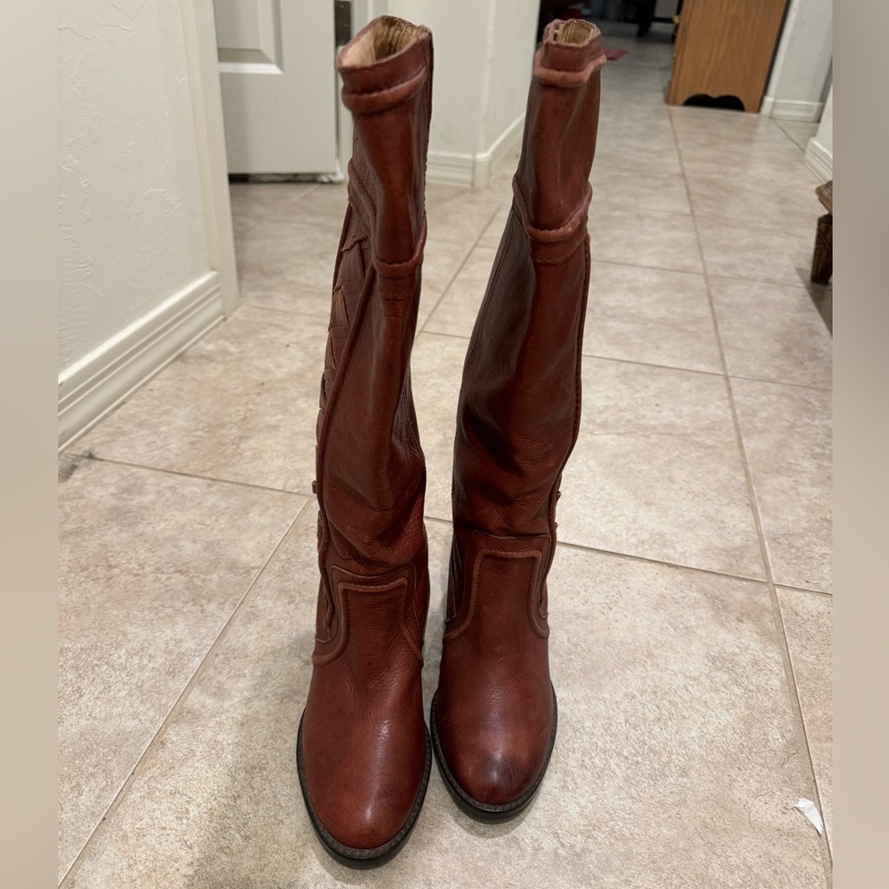 Fossil sz 7 cognac brown leather woven stacked tall boots